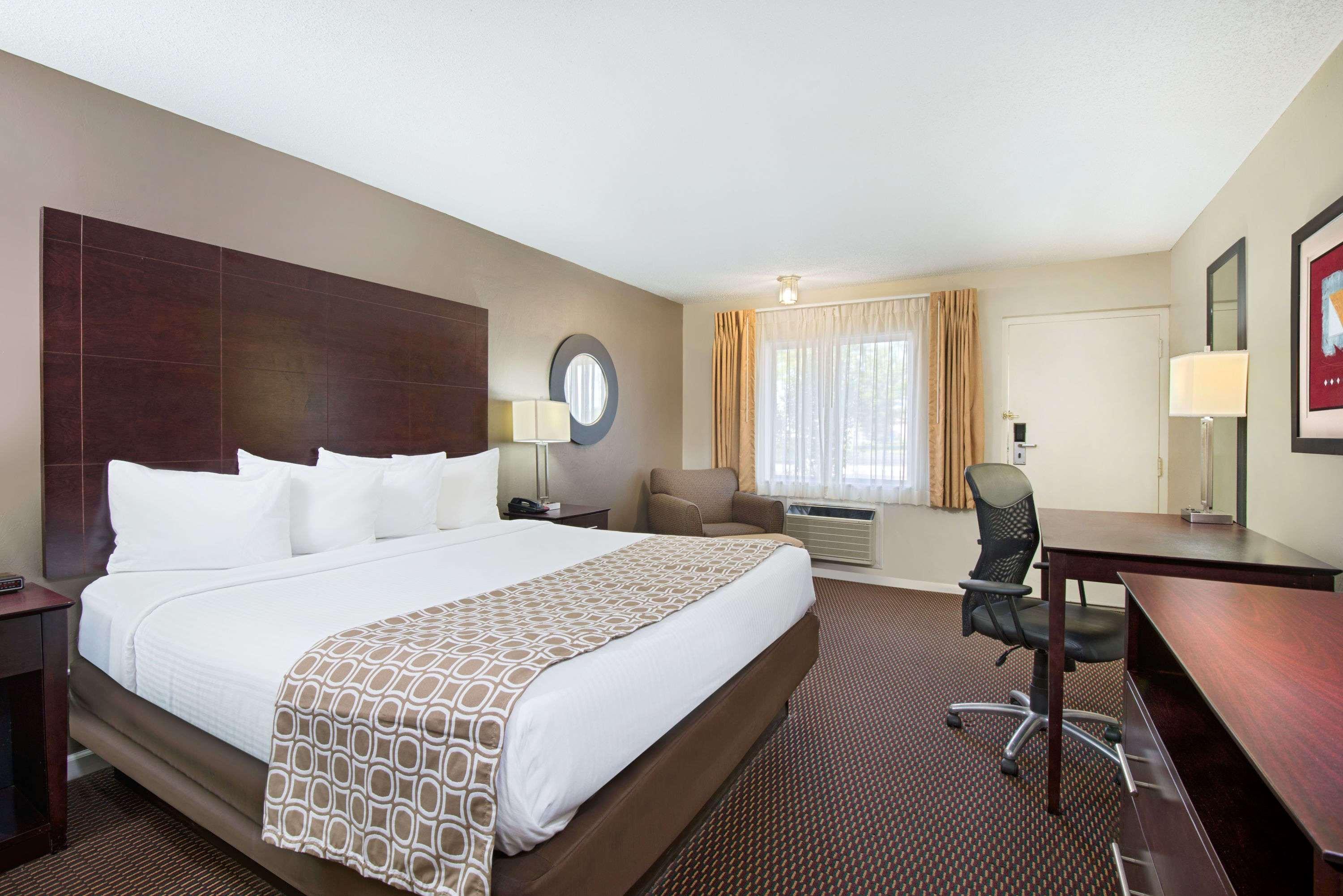 Baymont By Wyndham Sandusky Room photo
