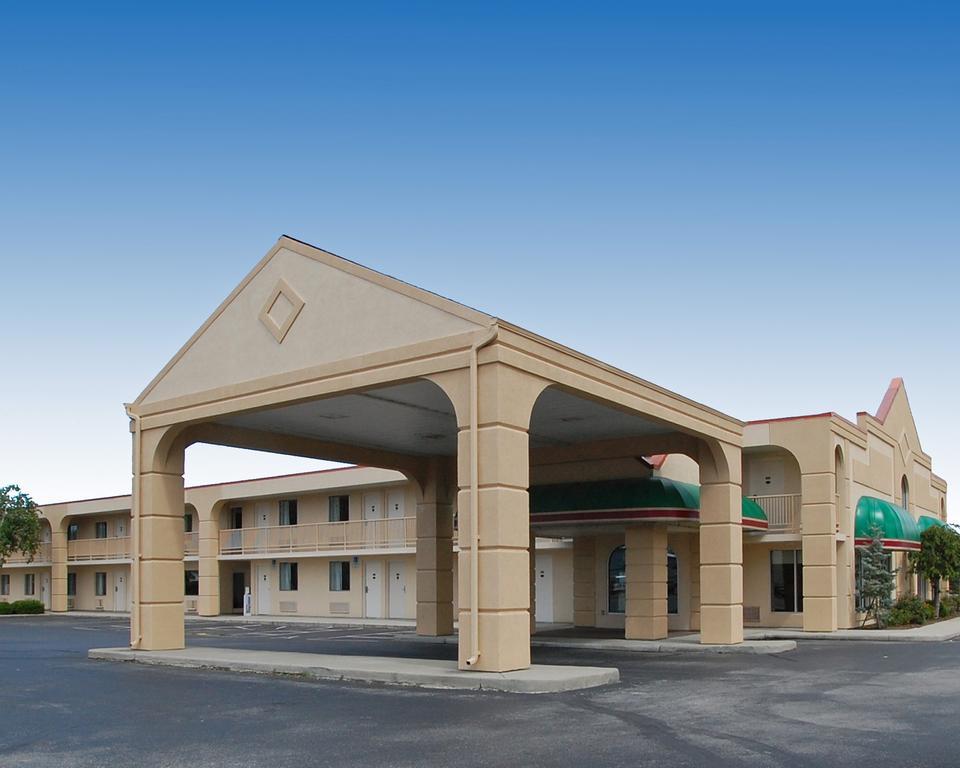 Baymont By Wyndham Sandusky Exterior photo