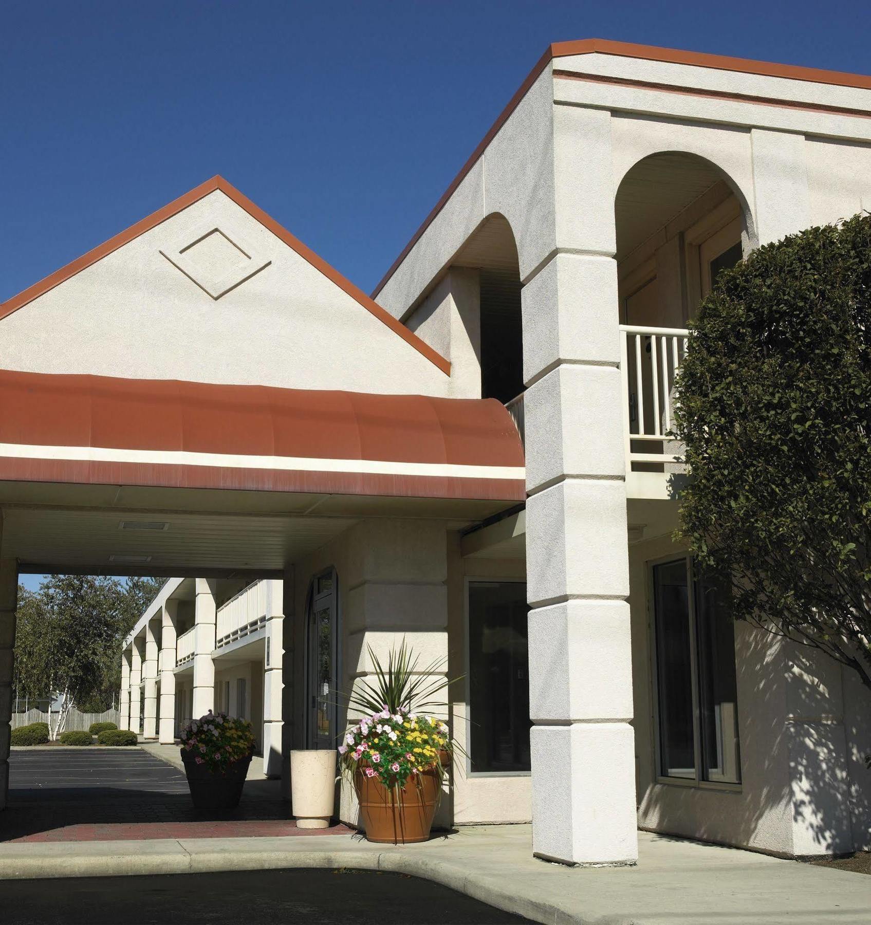 Baymont By Wyndham Sandusky Exterior photo