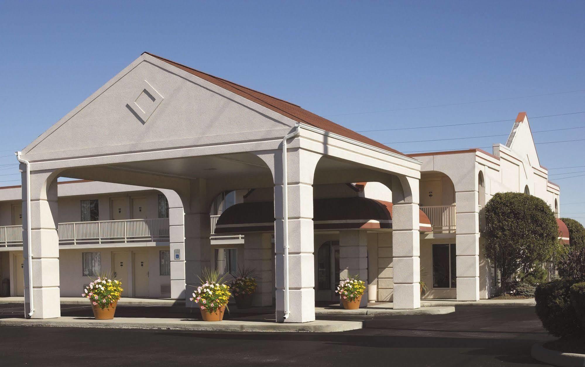 Baymont By Wyndham Sandusky Exterior photo